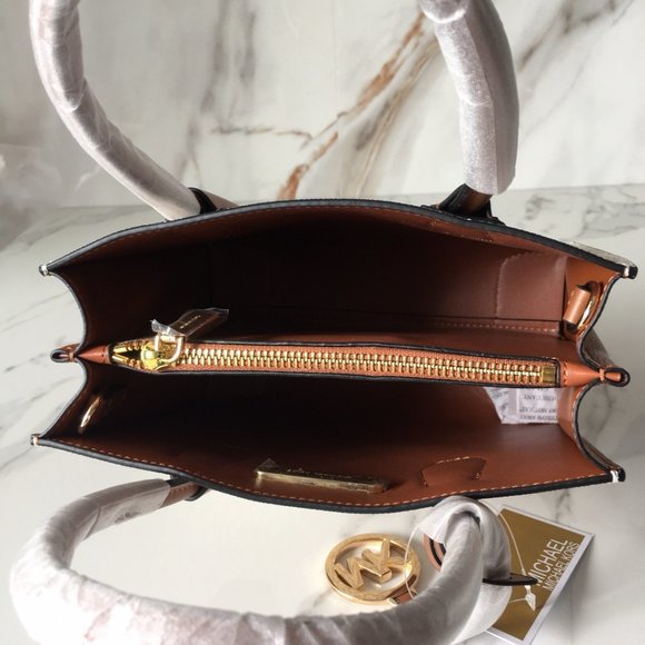 💎 Michael Kors Metal Logo Totes Silver tone hardware 💎 - Picture 6 of 9